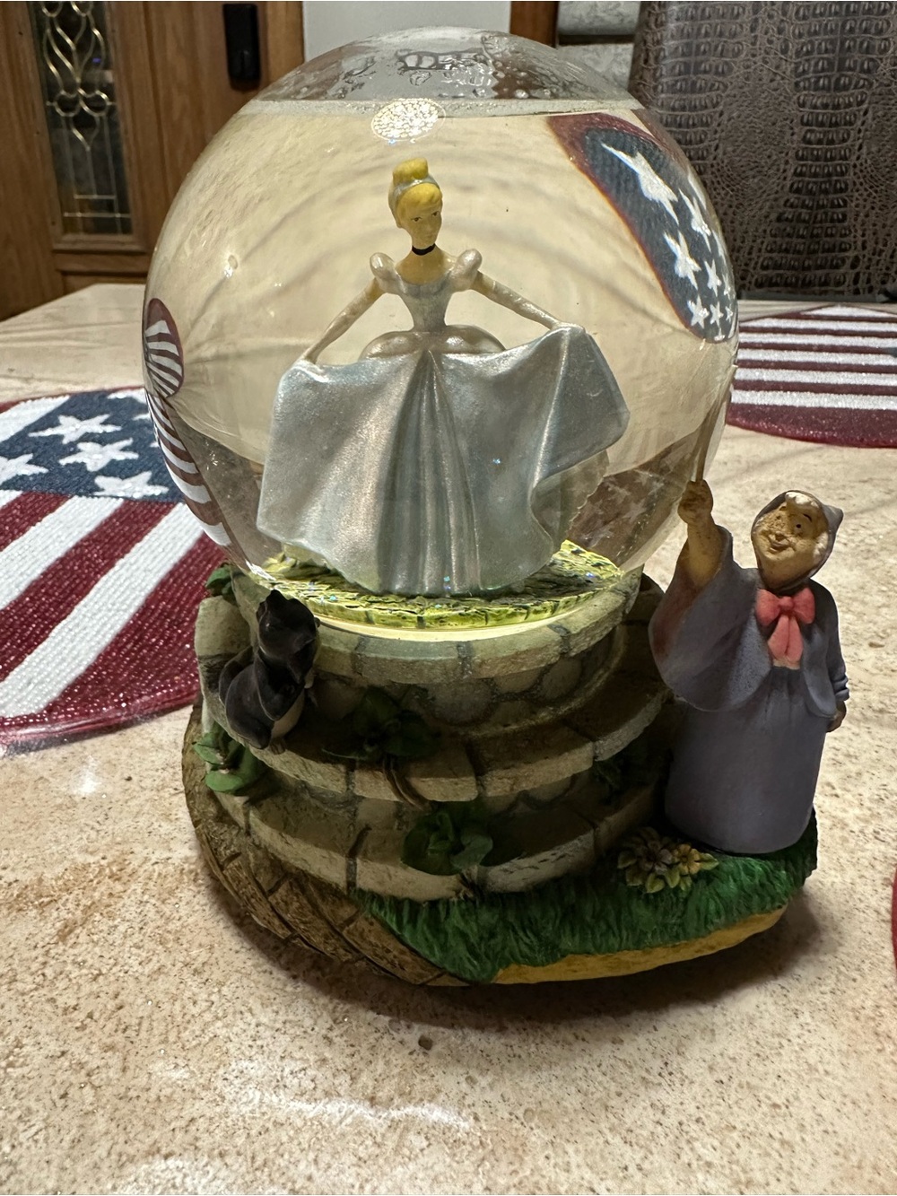 Disney Cinderella Snow Globe – Silver Dress with Yellow Hair